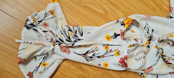 Floral top, Cut-out Shoulder