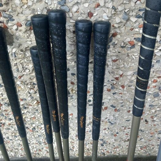 Mens macgregor golf clubs with  bag and trolley