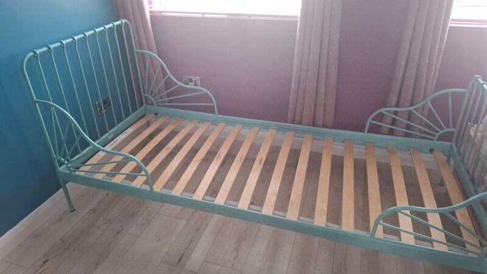 Ikea Minnen Extendable Child's Bed and Mattress