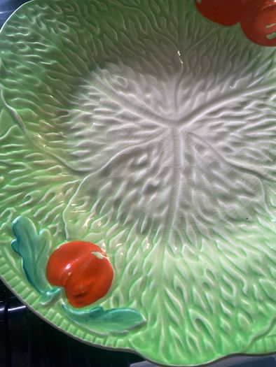 Staffordshire England Vintage Midwinter Cabbage Leaf , Tomato Design 20cm Plate