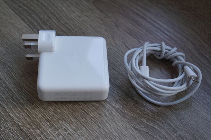 MacbBook Pro 13" 2020 | 10th Gen i5 2.0GHz | 16GB | 512GB