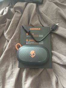 earphones