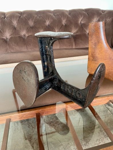 Cobblers Anvil Vintage Cast Iron Shoe Last Book End Door Stop Heavy Prop