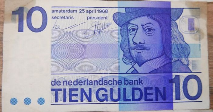 Vintage banknotes from around the world (10 each)