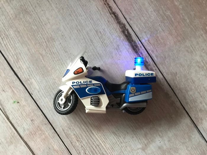 SOS station garage police