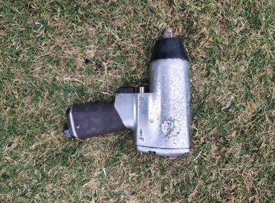 pneumatic compressed air gun