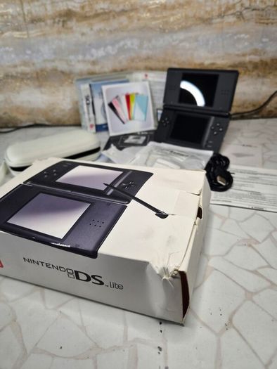 Ds black boxed