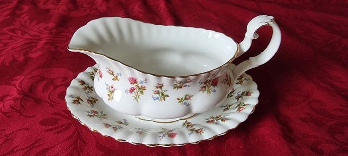 92 Pc. Royal Albert Winsome Bone China Gold Gilt Dinner, Coffee And Tea Service / Set For 12 Person Setting Made In England