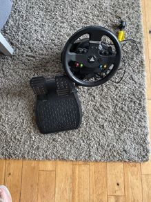 Gaming Thrustmaster steering wheel