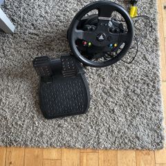 Gaming Thrustmaster steering wheel