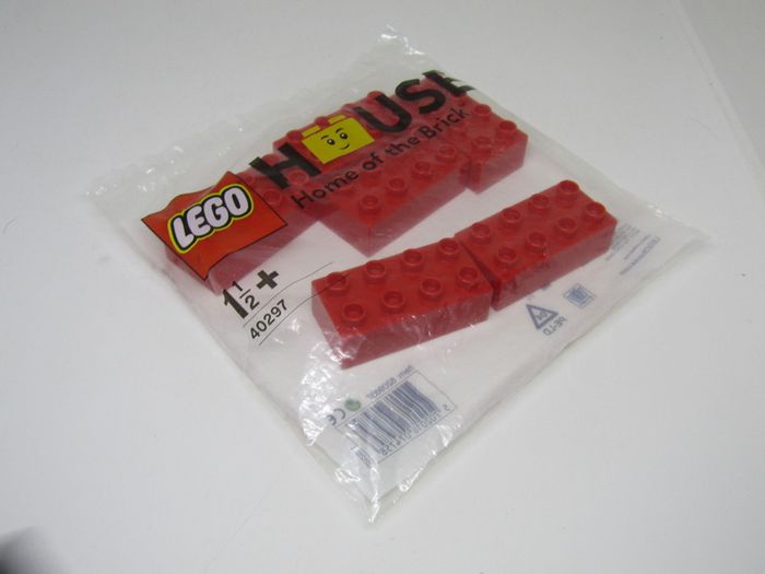 LEGO House Home of the Bricks 6 Duplo Red2x4 Bricks Exclusive Polybag 2017 Set 40297 From Lego House Exibition Brand New Sealed Rare Very Hard To Find