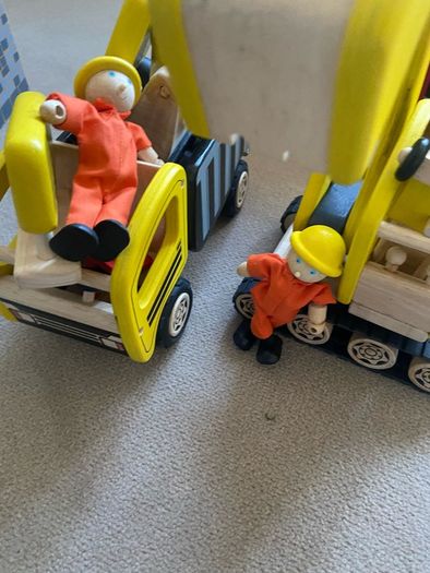 Pintoys wooden construction toys