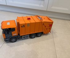 bruder bin truck