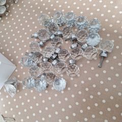 Glass press/door knobs