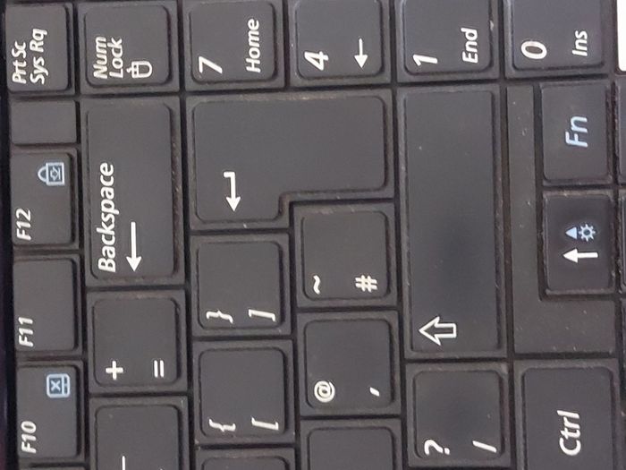 Samsung R530, Red, Intel Pentium Dual Core CPU T4400, 2.2GHz, Windows 7 Ultimate 32 bit, 4GB Ram, 150GB HDD, Opera, Chrome and VLC