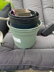 Mixed lot of pots