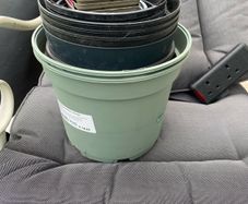 Mixed lot of pots