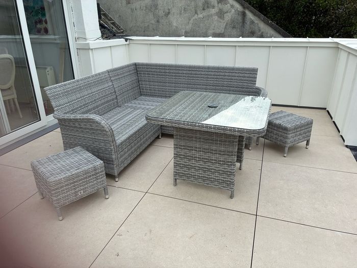 Garden L shaped suite
