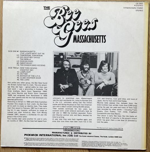 LP Bee Gees, in good condition. The price is on the list.
