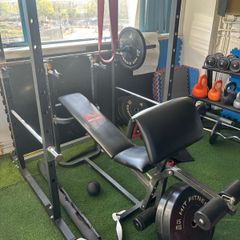 weight cage in very good condition, with or without weight plates