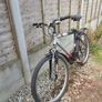 hello this is a Raleigh Resonator Pro aluminium mountain/hybrid bike, with front suspension, 26" wheels and likely 21 gears  fair condition fully working order.  price to sell 60 euro fixed price collection only. Image 2