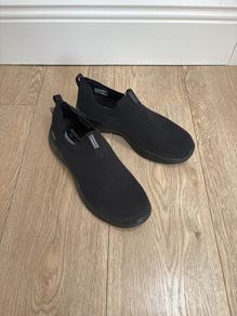 Skechers gowalk Archfit Size 9 Black