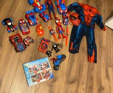 bundle of spiderman toys