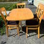 Table and chairs Image 4