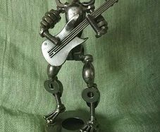 Sculpture/ figurine with guitar