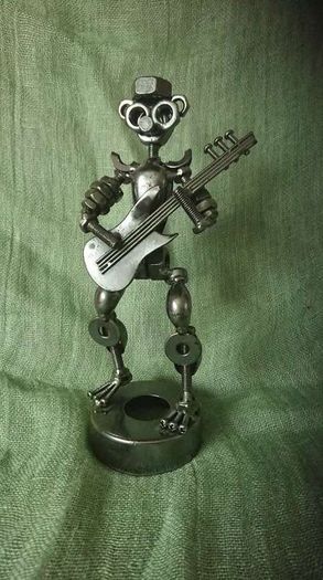 Sculpture/ figurine with guitar