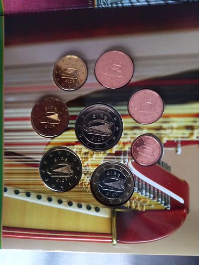 Ireland 2013 Coin Set in Original Folder The Irish Harp 2 Euro to 1 Cent