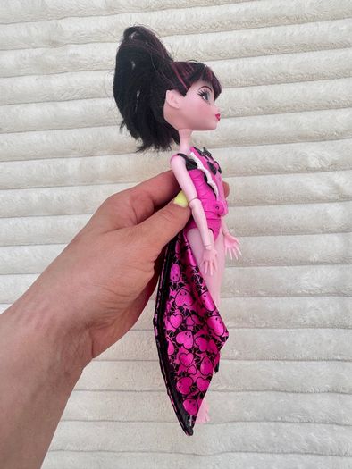 Monster High Draculaura Doll Ghoul to Bat Transformation Fold Out Wings Used Please see photos