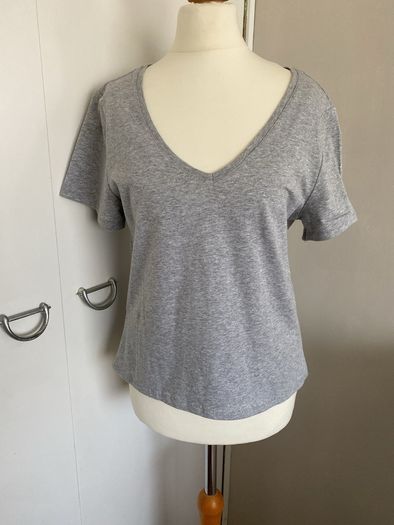 BNWT Grey V Neck Tee Shirt, size 14