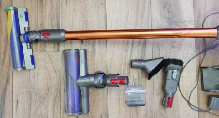 Dyson V15 - (SV22) Detect vacuum (Iron - Nickel) Powerful, intelligent cordless vacuum - in Iron and Nickel (Up to 60 minutes run time)