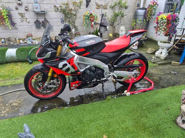 2021 Aprilia Tuono V4 Factory