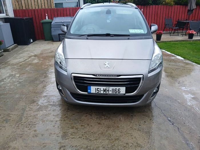 Peugeot 5008 2015.