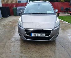 Peugeot 5008 2015.