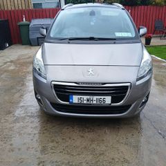 Peugeot 5008 2015.
