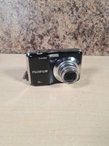 Fujifilm Finepix Ax300 Digital Camera 14mp Mega Pixels Takes 2 X Aa Batteries