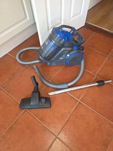 Vacuum Cleaner 750W