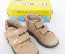 Pablosky Boots size 26 Charol Pearl Adra