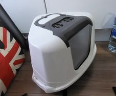 cat corner litter box