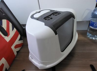 cat corner litter box