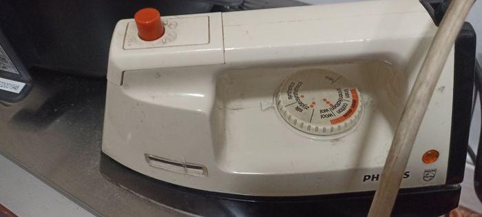 steam Iron & Stainless Steel Frying Pan
