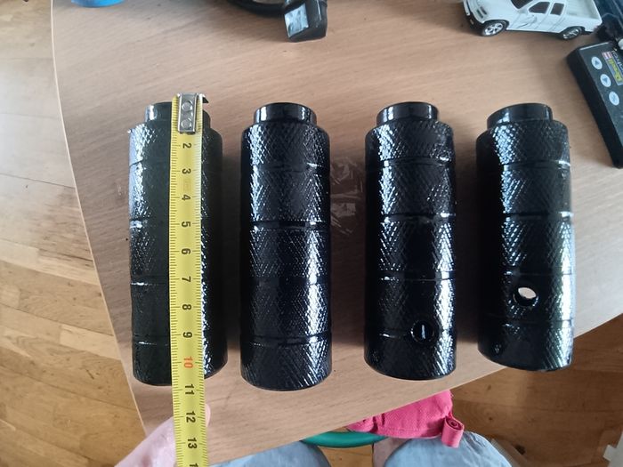 Bike Pegs, Bmx Stunt Pegs, Cycling Pegs, Axle Rear Foot Pegs, Bike Foot Pegs, Suitable for Mounting on the Front or Rear Axle of a Bicycle, for Road Bikes and Mountain Bikes, 2 Pcs= 20 EURO . 4 Pcs= 30 EURO