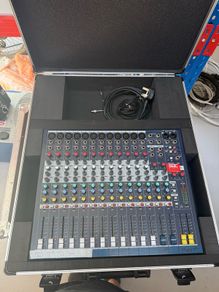 soundcraft desk mixer