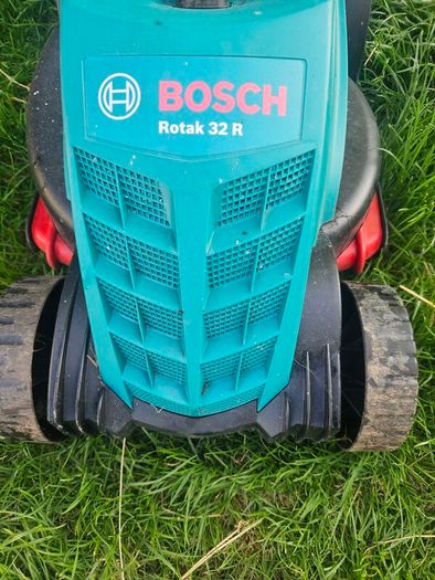 electric lawnmower
