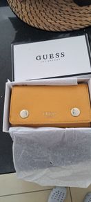 Genuine Guess Purse. brand new