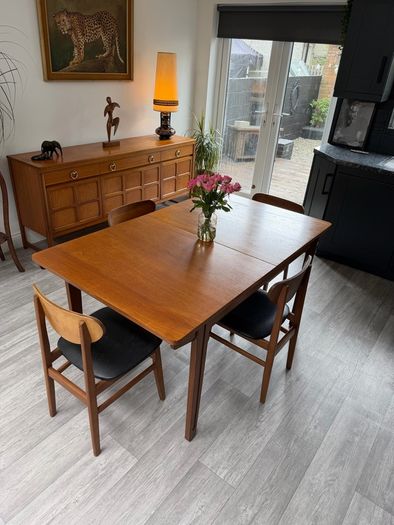 Mid Century Extendable Dining Table