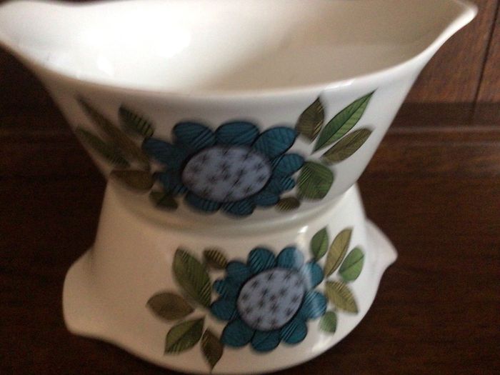 Retro Vintage Studio pottery J&G Meakin Floral soup bowls x3